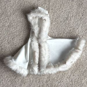 SHEIN Girls White Faux Fur Hood Cape 7Y Winter Special Occasion Bridal Aesthetic